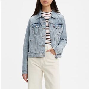 Woman’s Levi’s original trucker jacket